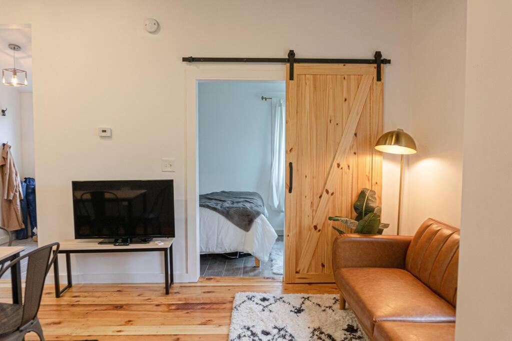 Campfire Cottage Fireplace, Fire Pit & No Chores! Kingston Ngoại thất bức ảnh