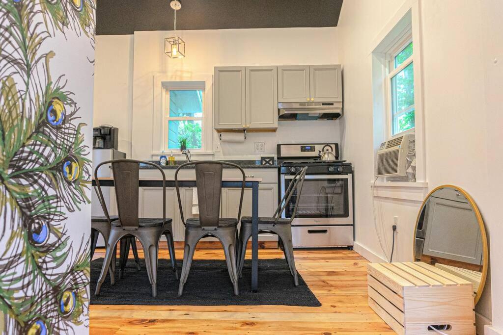 Campfire Cottage Fireplace, Fire Pit & No Chores! Kingston Ngoại thất bức ảnh