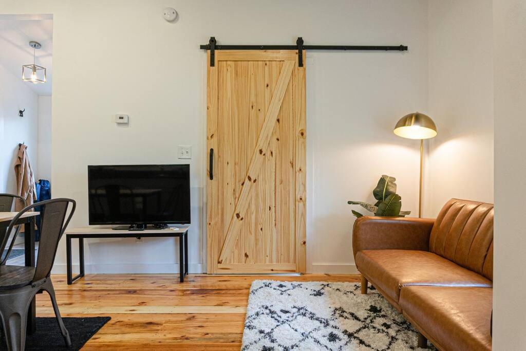 Campfire Cottage Fireplace, Fire Pit & No Chores! Kingston Ngoại thất bức ảnh