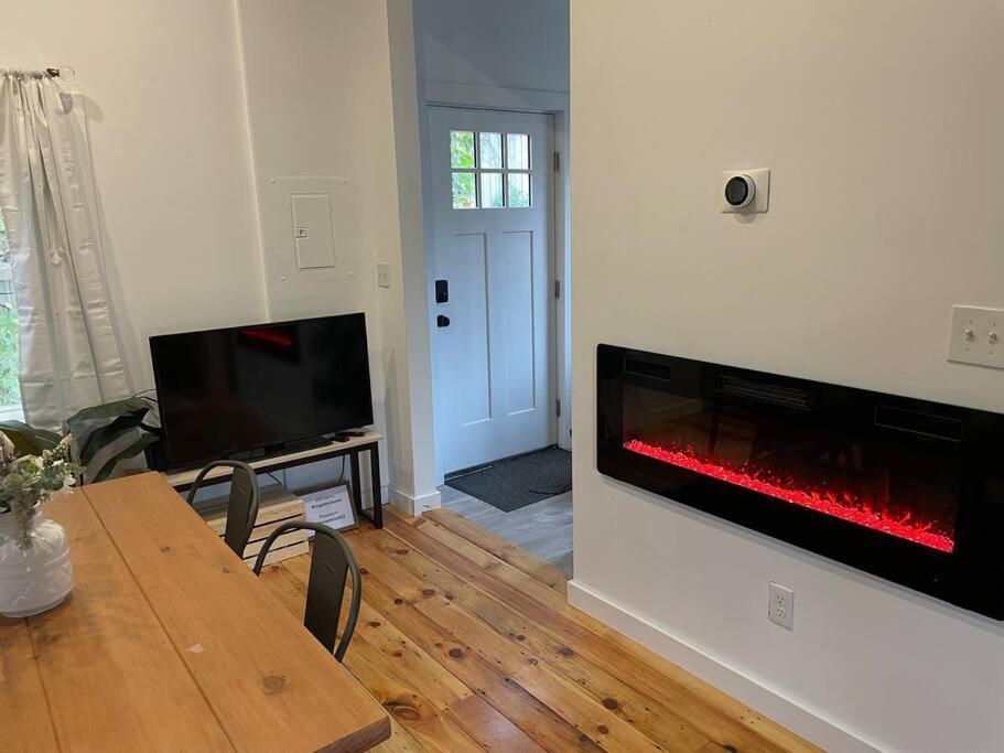 Campfire Cottage Fireplace, Fire Pit & No Chores! Kingston Ngoại thất bức ảnh
