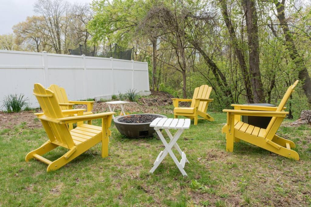 Campfire Cottage Fireplace, Fire Pit & No Chores! Kingston Ngoại thất bức ảnh
